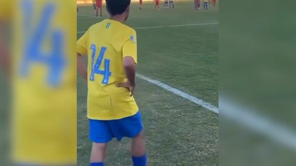 El hijo de Cristiano recrea cabezazo icónico de CR7