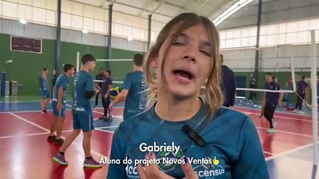 Atletas do Joinville Vôlei falam sobre começo no esporte para jovens de projeto social
