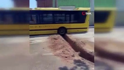 Halk otobüsü böyle askıda kaldı