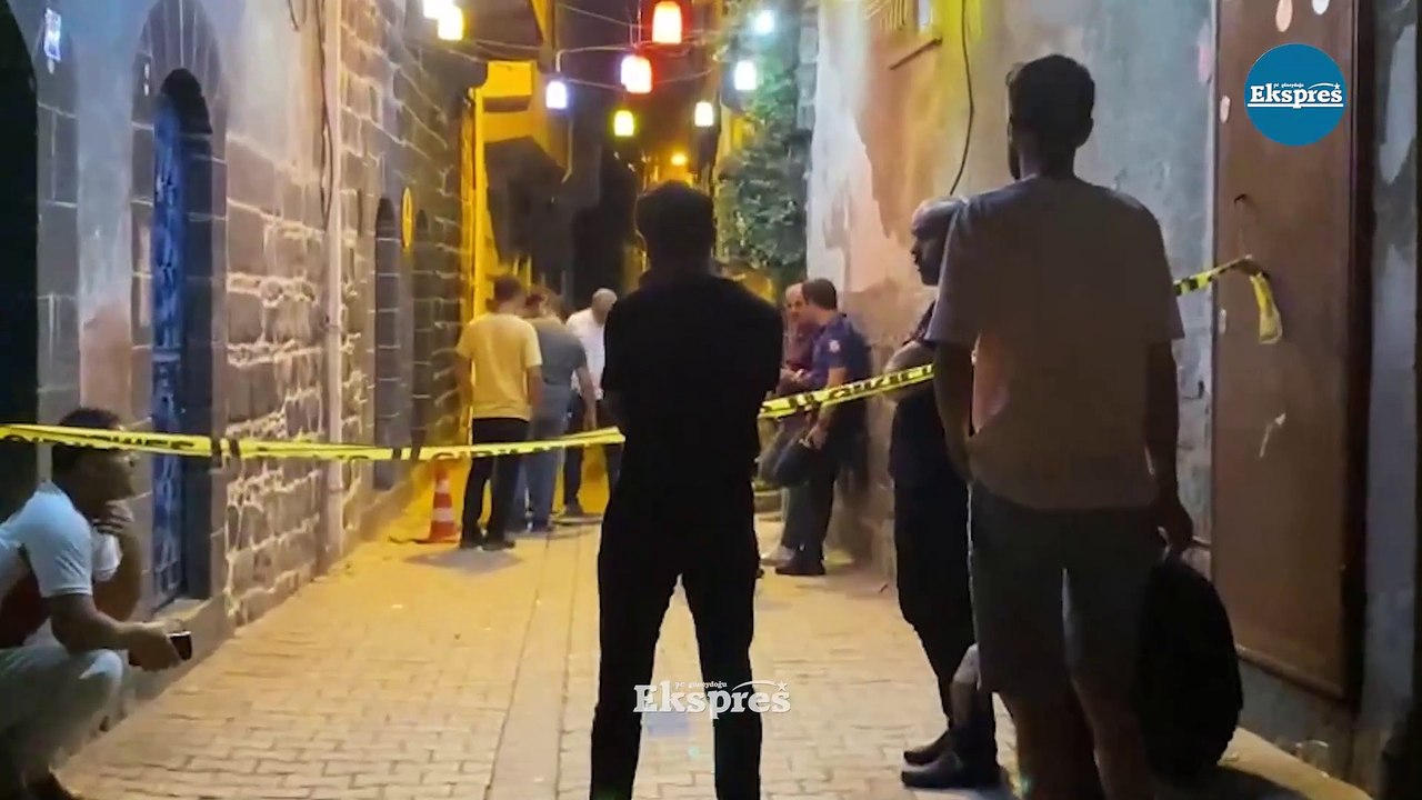 Diyarbakır Sur’da iki kafeye ses bombalı ve silahlı saldırı