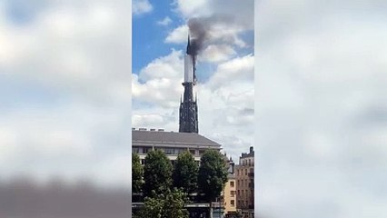 Una chispa de soldadura, probable causa del incendio en la catedral de Ruán
