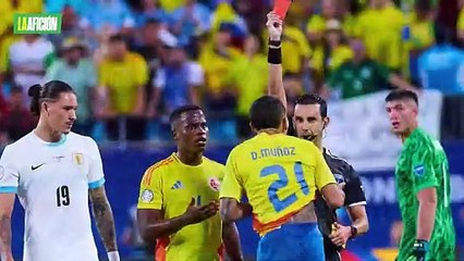 Luis Suárez casi repite su gran momento de Brasil 2014. ¿Quiso morder a su rival?