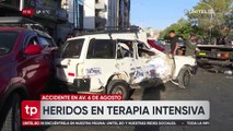 Video: un taxi chocó contra un bus y dos personas quedaron en terapia intensiva