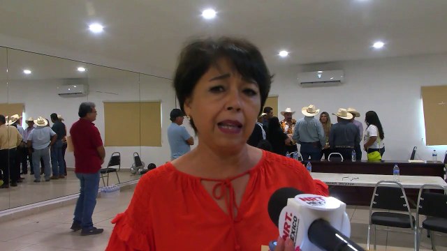 Acompaña Ale Huerta a las generaciones en su graduación _ NRT noticias