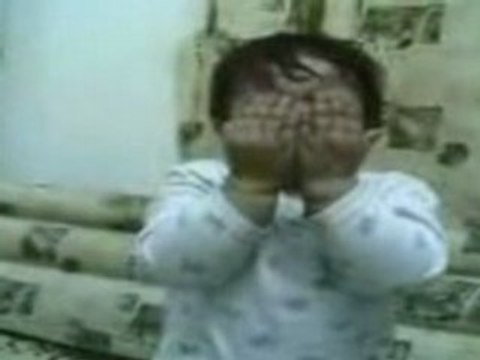 upset+dua سبحان الله طفلة غاضبة تدعو