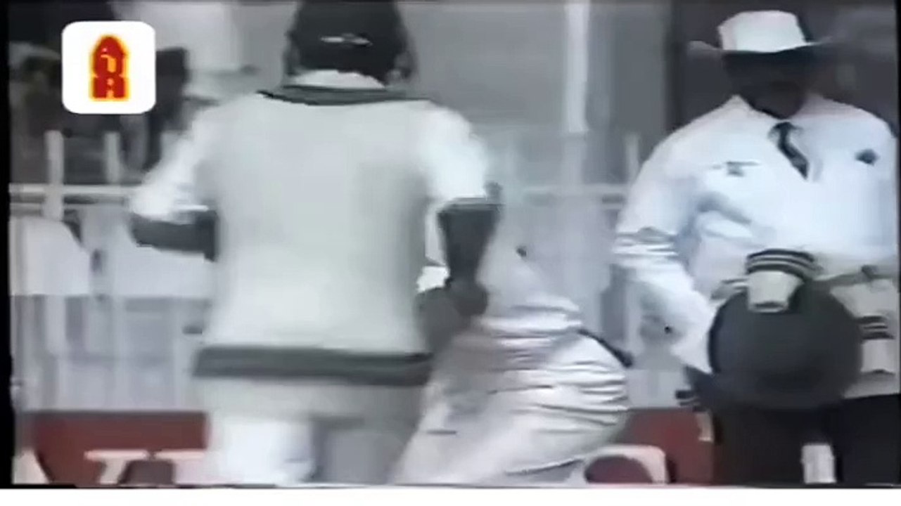 Waqar Younis bowled Lara