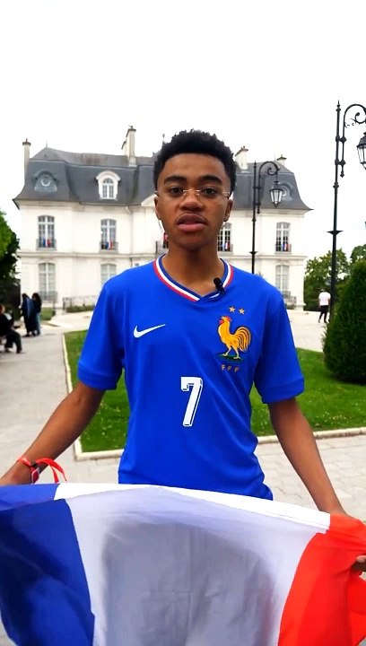 Plus de 100.000 vues sur les réseaux sociaux pour une vidéo où des jeunes défient le RN affirmant qu'ils vont rester en France : "Alors, vous avez voulu nous baiser, bande de petits racistes ?"