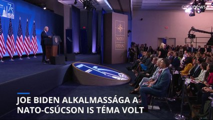Kínos másodperceket okozott az amerikai elnök a NATO-csúcson