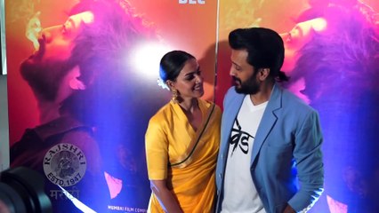 न्यूयॉर्कच्या रस्त्यावर अनवाणी फिरतेय जिनिलिया | Genelia Deshmukh Walks Barefoot On New York Street