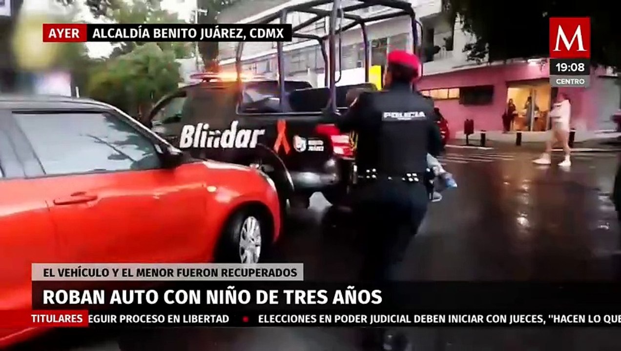 Rescatan a un niño de tres años que se encontraba dentro de un auto robado en la Ciudad de México