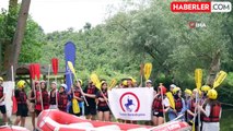 Gençler Melen Çayında rafting yaptı