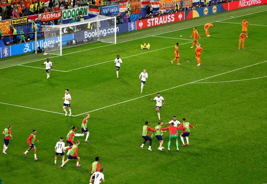 AR OOV THREE LIONS 120724