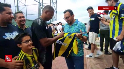 Futbolseverler, Alex de Souza'ya yoğun ilgi gösterdi