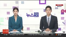 시장서 승용차가 횟집 돌진…70대 운전자 