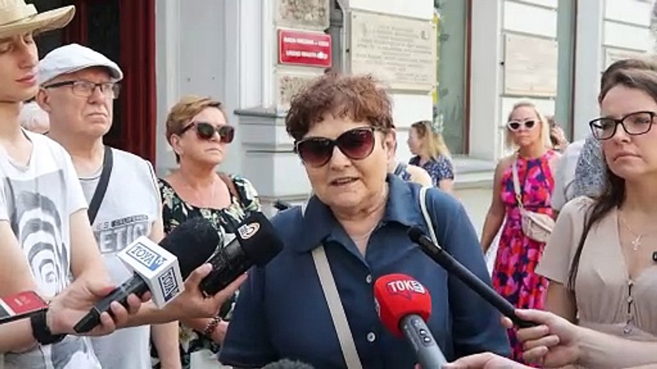 Mieszkańcy o tunelu.