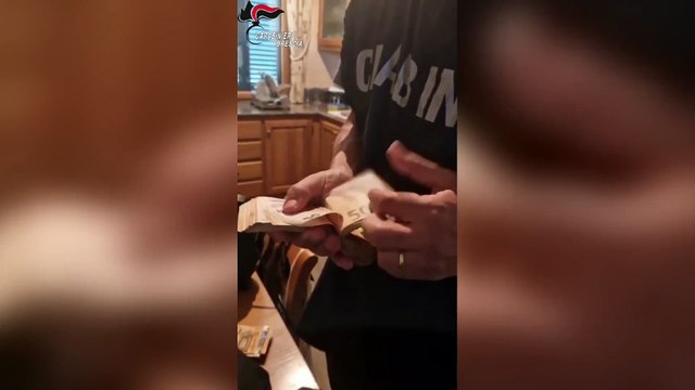 Ecco il nascondiglio di Giacomo Bozzoli a Soiano del Garda: il cassettone sotto il letto e i soldi