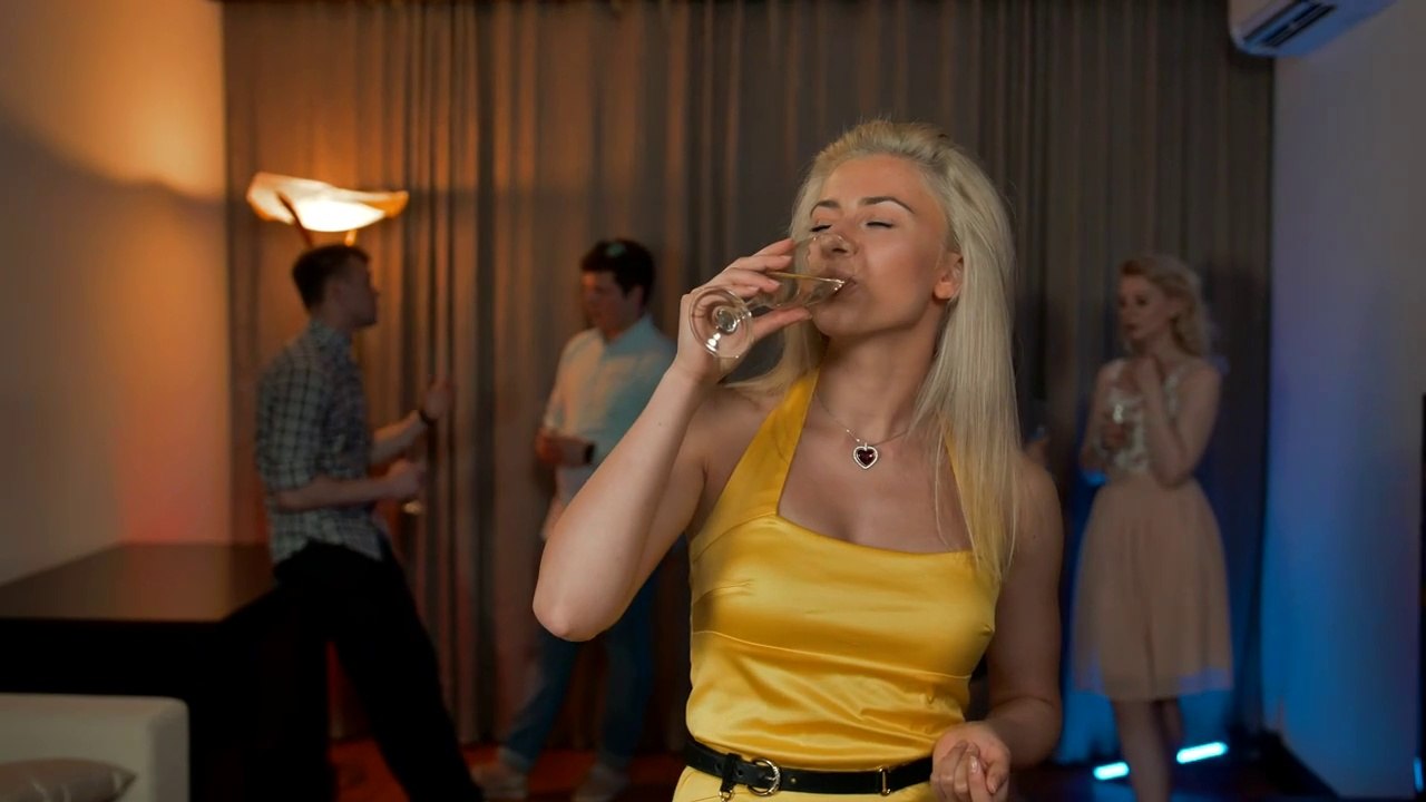 mixkit-woman-flirting-with-a-man-at-a-party-4662-hd-ready