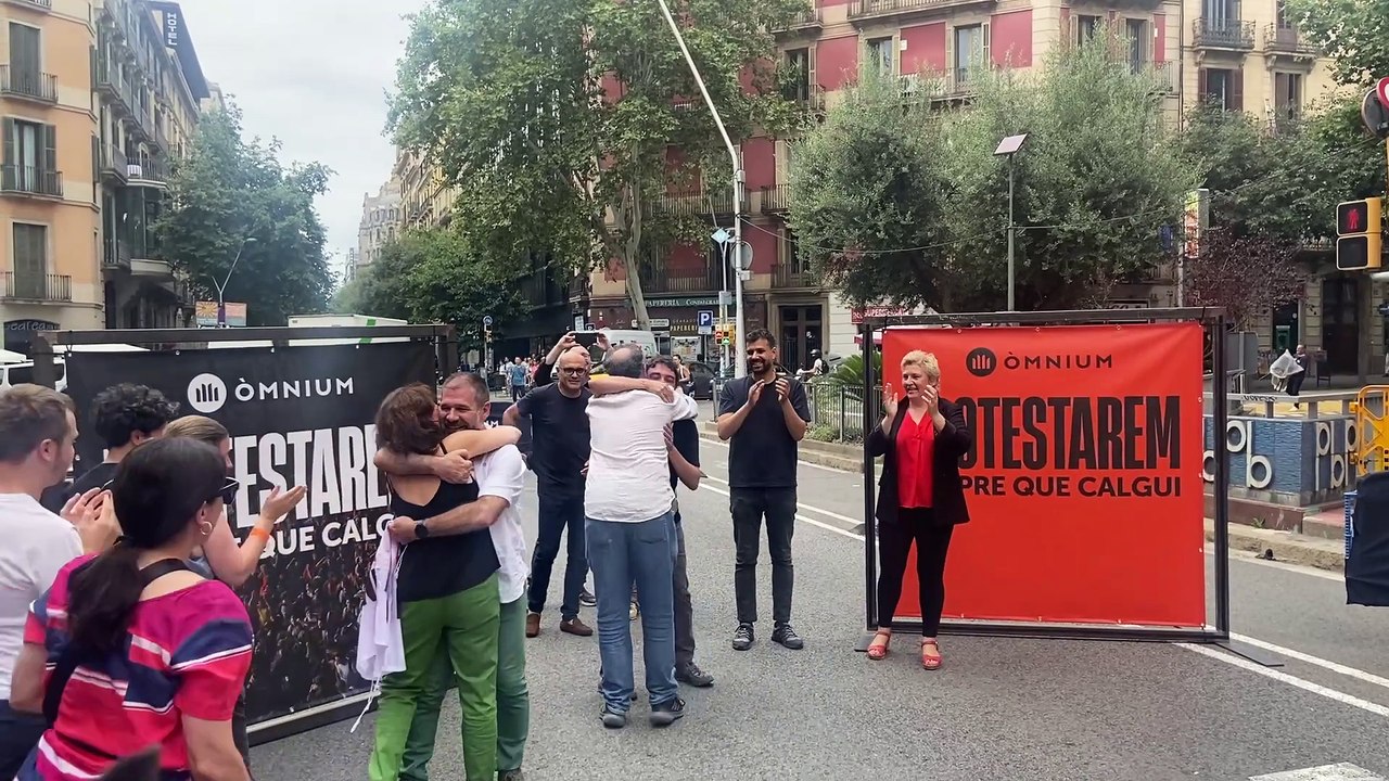 Llegada del Ruben Wagner a la sede de Omnium Cultural