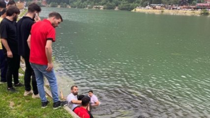 Arap turistler golf aracıyla Uzungöl’e düştü