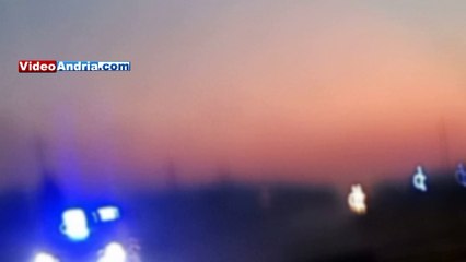 Incendio sulla Andria-Bisceglie: copita area agricola e il cielo diventa scuro per i fumi