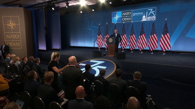 بايدن يرتكب هفوة جديدة بتقديمه نائبته كامالا هاريس باسم ترامب