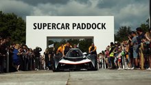 VÍDEO: Mika Häkkinen exprime el McLaren Solus GT en Goodwood, un monoplaza de 840 CV