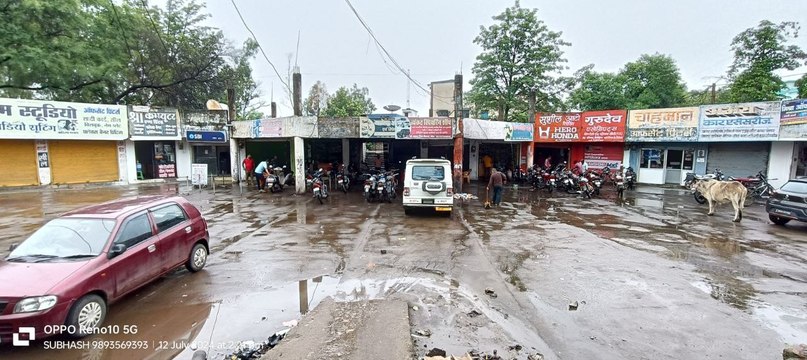 नपा के जर्जर शॉपिंग काम्पलेक्स, बारिश में हादसे का खतरा