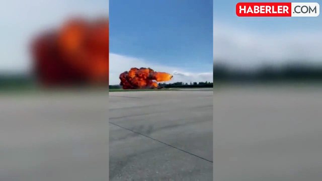 Polonya'da Gösteri Uçağı Düştü, Pilot Hayatını Kaybetti