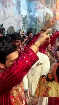 Wedding squad on the dance floor turning each step into a celebration #AnantRadhikaCelebration #AnantRadhikaWedding #anantambaniwedding #AnantRadhika #anantambani #anantwedsradhika #radhikamerchant #ARWeddingCelebrations #anantandradhika #wedding
