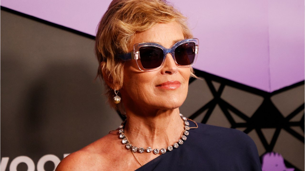 Sharon Stone posiert oben ohne auf Instagram: W...