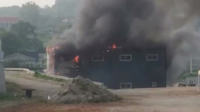 경기도 화성 자동차 부품 공장서 화재...인명피해 없어 / YTN