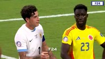 Jose María Giménez y Davinson Sánchez en el partido entre la selección de Uruguay y Colombia por Copa América 2024