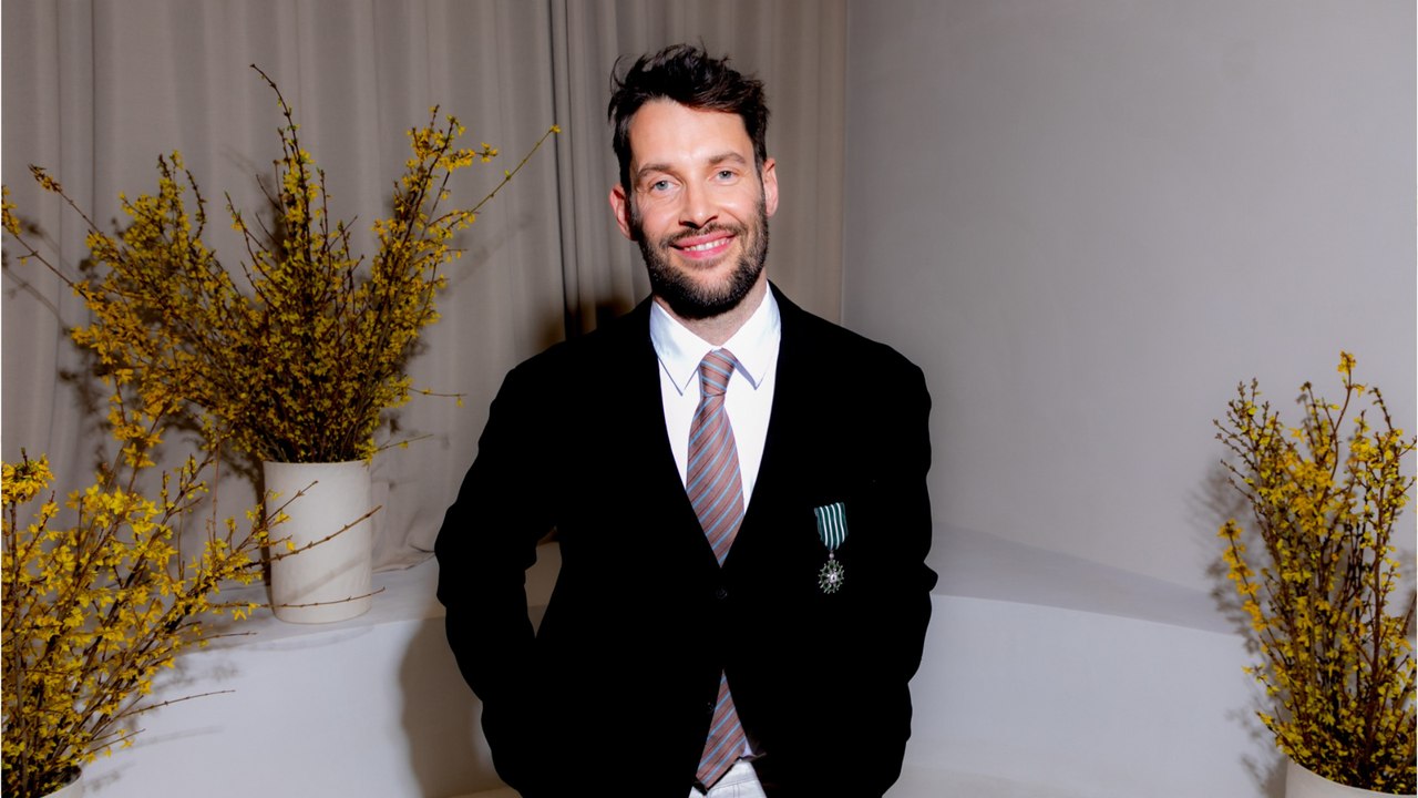 GALA VIDÉO - PHOTO - Simon Porte Jacquemus papa de jumeaux : ce cliché familial qui fait fondre la toile