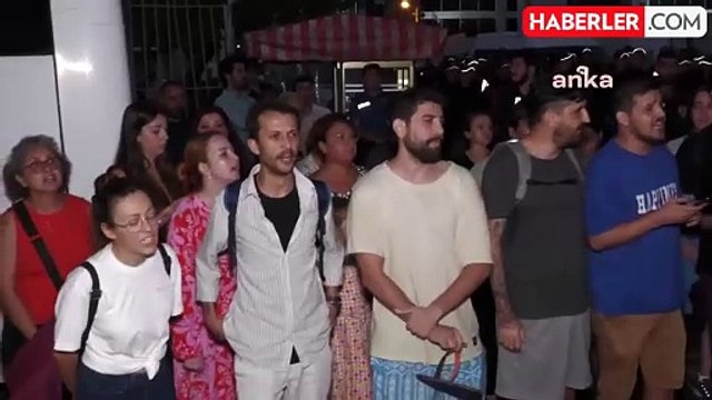 İzmir'de Sokak Hayvanlarıyla İlgili Yasa Tasarısına Protesto