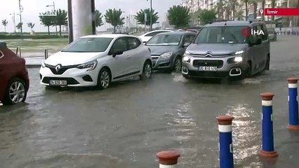 İzmir'de sağanak etkili oldu