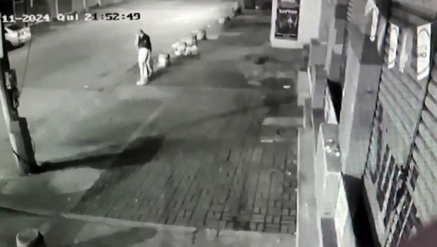 Homem é assassinado a tiros e, na sequência, é furtado por homem em situação de rua