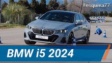 BMW i5 2024 - Maniobra de esquiva (moose test) y eslalon | km77.com