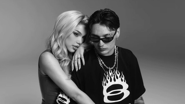 Peso Pluma se muestra con su nuevo look junto a Kenia OS en avance de 'Tommy y Pamela', su nueva colaboración