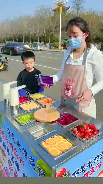 Pretty Woman Making Fresh Fruit Juice: Market Delight