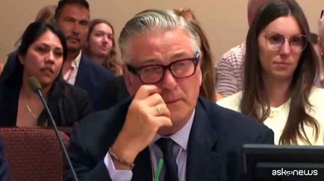 Il processo ? archiviato e Alec Baldwin scoppia in lacrime in aula