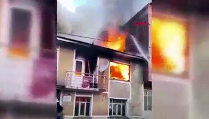 Bursa'da 2 katlı ev, alev alev yandı