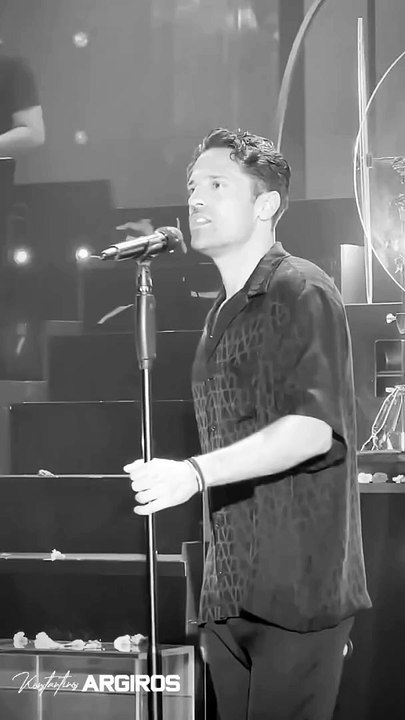 Κωνσταντίνος Αργυρός: Η πρώτη εμφάνιση επί σκηνής μετά τις φήμες ότι θα γίνει για πρώτη φορά μπαμπάς