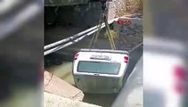 Van'da araç su kanalına uçtu, baba ve oğul hayatını kaybetti