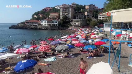 Hava sıcaklığı plajları hareketlendirdi: Oturacak yer kalmadı