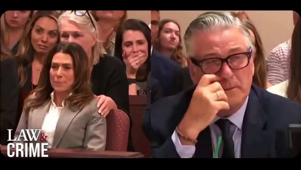 Alec Baldwin : Il est en larmes en en apprenant en direct que son procès pour homicide involontaire sur le tournage du film "Rust" est annulé à cause d'un vice de procédure!