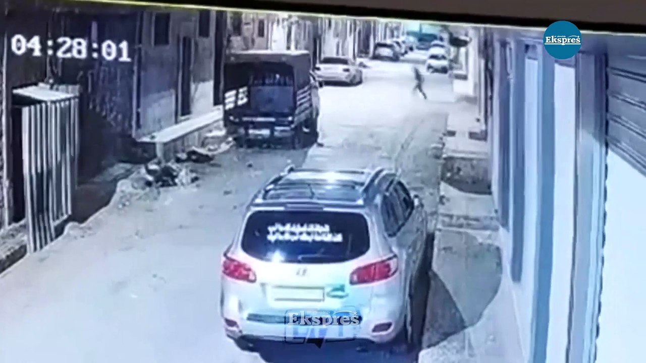 Suriye'de Camiye giren hırsız, kendisini kovalayan kişiye el bombası attı