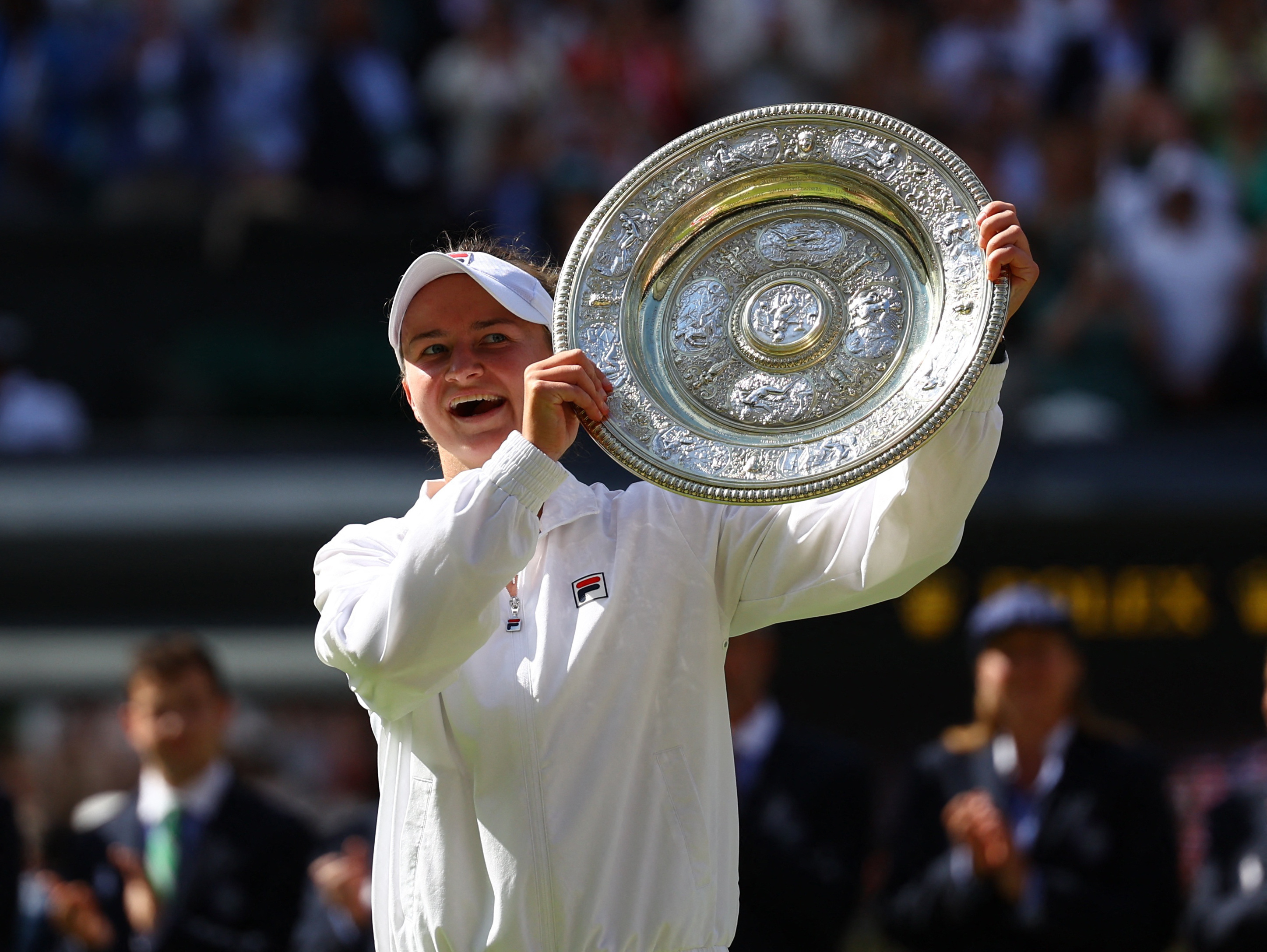 Wimbledon : Krejčíková sacrée pour la première fois après avoir dominé Paolini en finale
