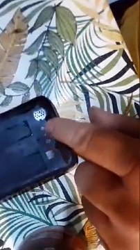 cambiando antenas de tapa trasera en celular Motorola