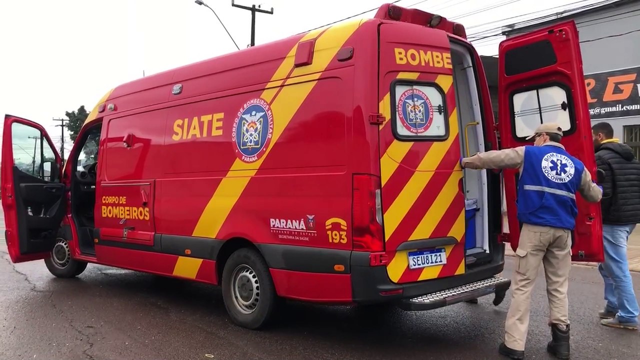 Garupa sofre ferimentos na perna em acidente na Rua Altemar Dutra