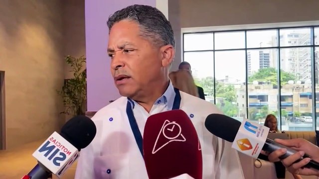 Hipólito a Eugenio Cedeño antes de hablar con la prensa No repita lo mismo